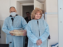 Людмила Бабушкина подарила бойцам СВО в госпитале настольные игры: «Чтобы время проходило с пользой»