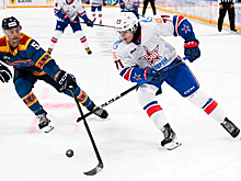 «Шанхай» представил «Нотариально заверенный мерч» – футболки для «прохода на все арены мира». Ранее на стадион СКА не пустили фанатов «Дрэгонс» из-за иероглифов на джерси