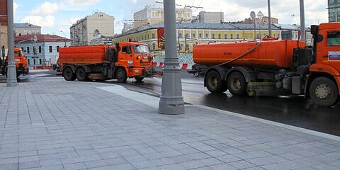 Столицу три раза в день моют дезраствором, шампунем и водой