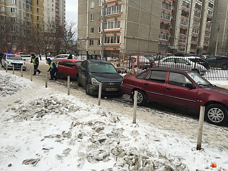 В Екатеринбурге разыскивают виновника ДТП, в результате которого пострадали три машины