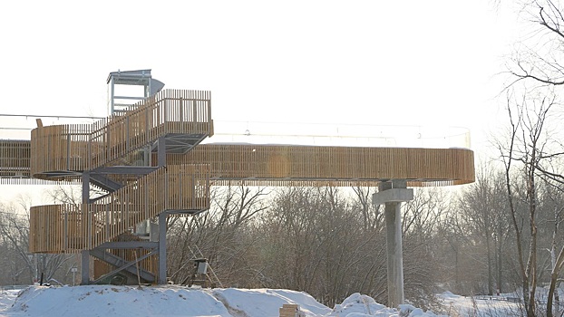 Строительство пешеходного моста завершается на Бору