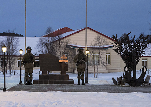 Командующий Северным флотом вручил Боевое знамя недавно сформированному морскому инженерному полку