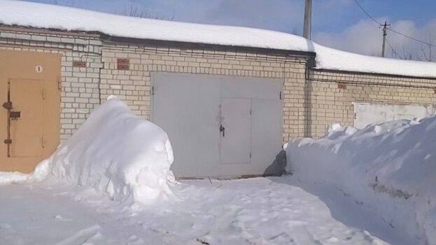 Пенсионер задохнулся выхлопными газами в своей машине в Саратове