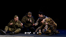 "Перемирие": В "Пятом театре" поставили спектакль-притчу о войне в Донбассе
