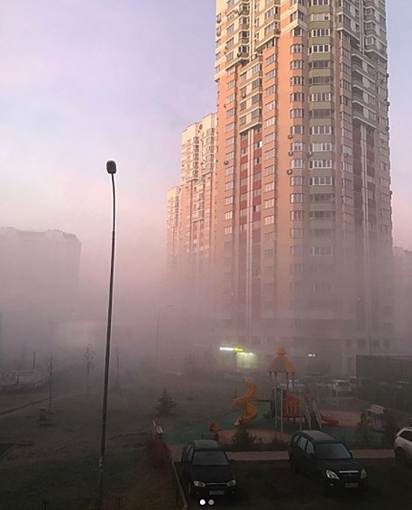 Москва в тумане выглядит так, будто в ней нет ни одной живой души.
