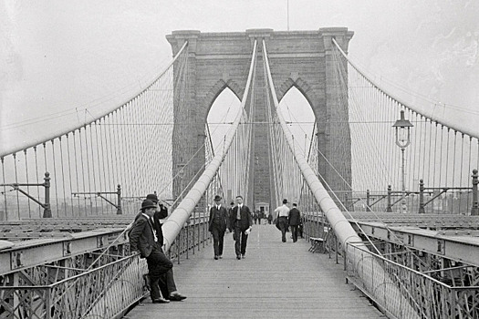 Как аферист много лет продавал Бруклинский мост