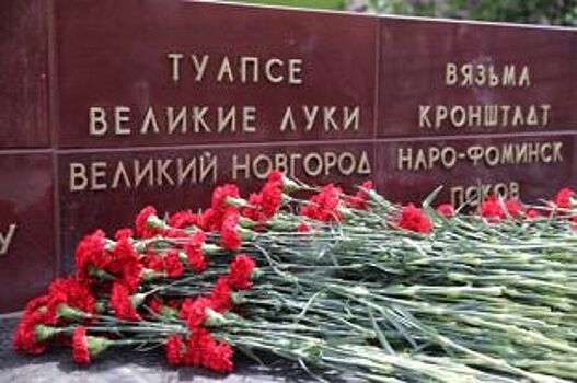 М. Ведерников возложил цветы к Могиле Неизвестного Солдата в Москве