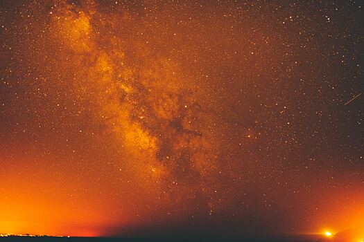 Ученые объяснили мощнейшую вспышку далекой звезды «дисковым адом»