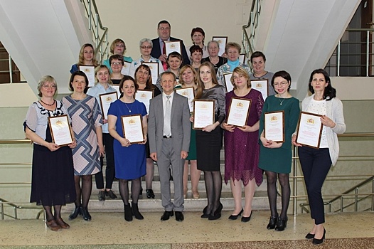 Учителей и воспитателей поощрили грамотами в Екатеринбурге