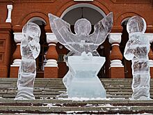 Сломанную ледовую фигуру около Свято-Михайловского собора в Ижевске восстановили