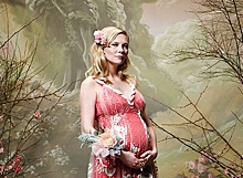 Сказочные цветы, наряды и огромный живот: Кирстен Данст подтвердила беременность, снявшись для Rodarte