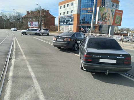 В Калининграде столкнулись четыре машины, пострадала 38-летняя женщина