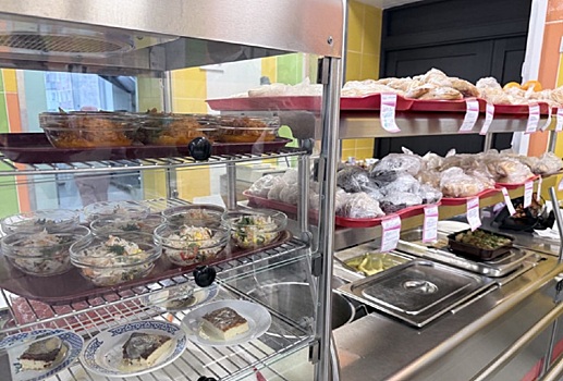 Всплеск заболеваний ЖКТ у детей: в Новосибирске усилили контроль за питанием в школах