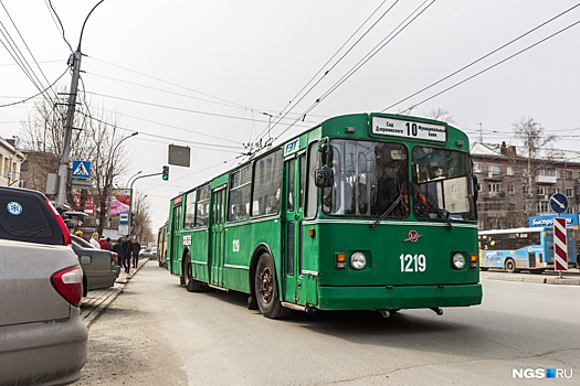 Ностальгия по 80-м: 32-летний троллейбус из СССР до сих пор ездит по маршрутам Новосибирска