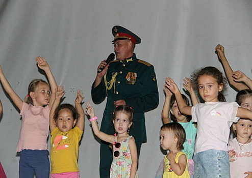 Ансамбль песни и пляски ЦВО выступил с концертом перед российскими военнослужащими в Таджикистане