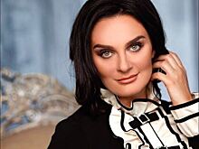 Елена Ваенга прогулялась по центру Нижнего Новгорода с бутылкой