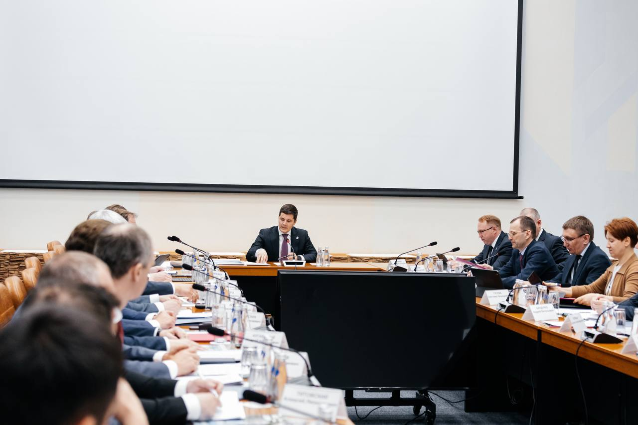 Артюхов обсудил с главами городов и районов ЯНАО меры поддержки коренных народов