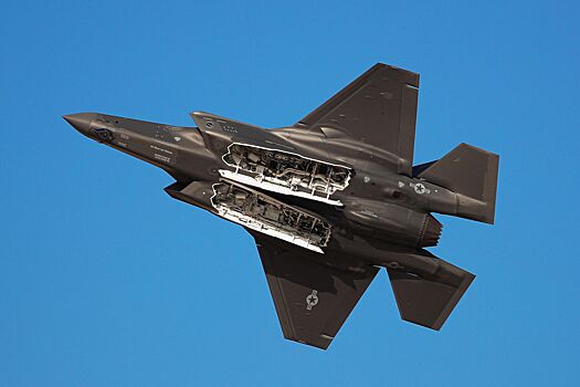 США раскрыли планы на размещение истребителей в Японии