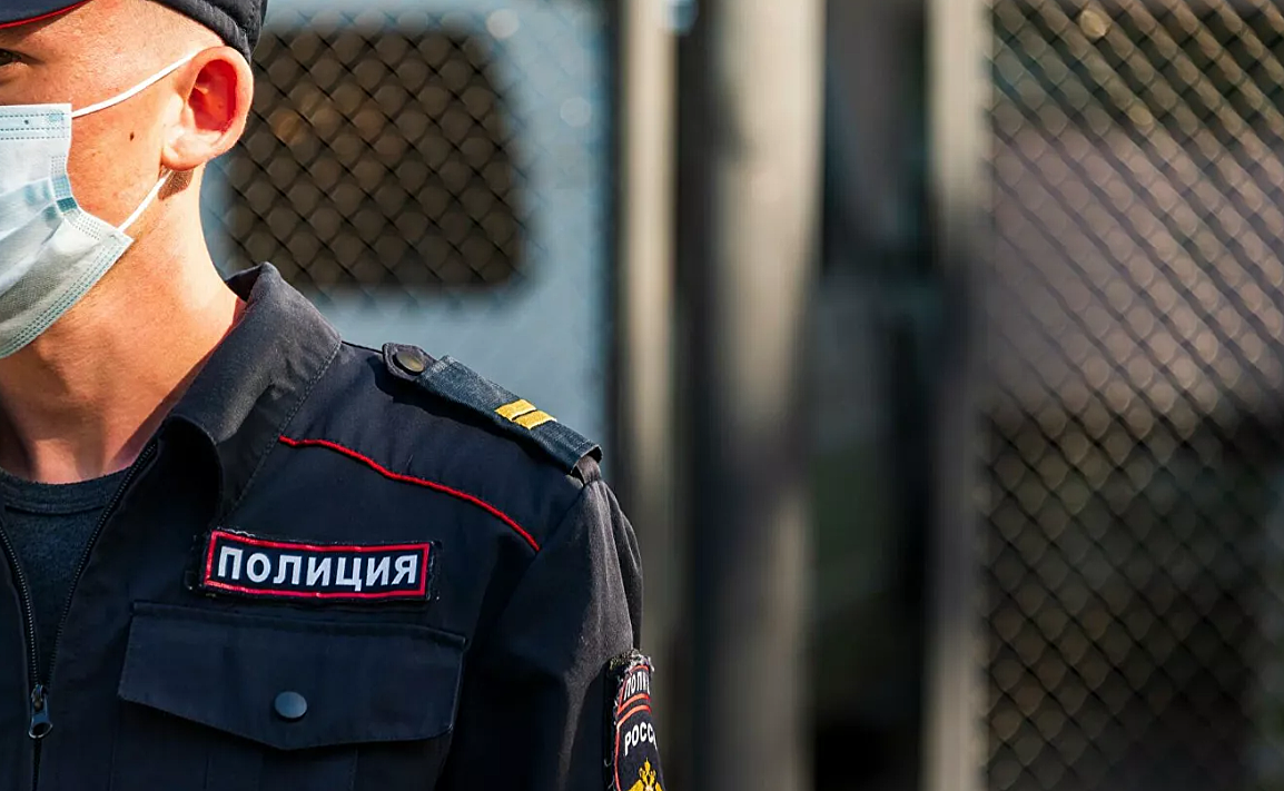 Трое неизвестных избили мужчину в Москве