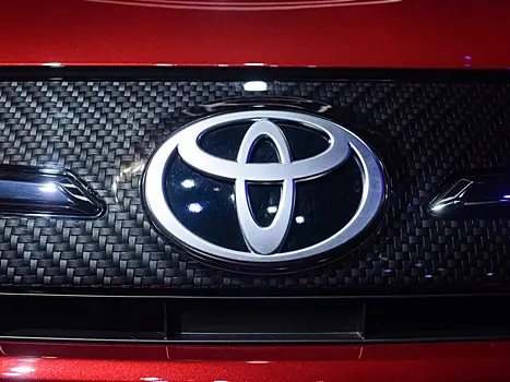 Toyota представила спецверсию Hilux Revo Rocco Edition для Японии