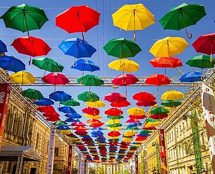 В Петербурге собирают деньги на создание аллеи парящих зонтиков