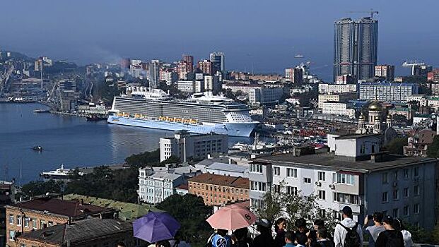 Во Владивостоке торжественно встретили лайнер "Quantum of the Seas"