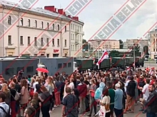 На акцию учителей в Минске пригнали военную технику