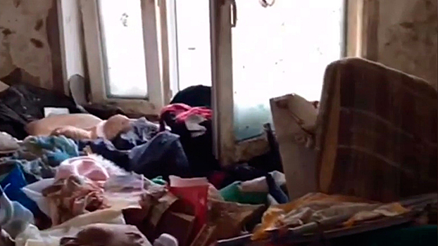 Горы разлагающегося мусора: видео изнутри квартиры матери московской «девочки-маугли»