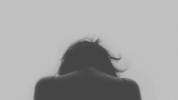 Психолог объяснила, почему ПМС сопровождается раздражительностью и депрессией