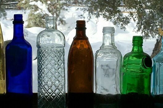 От отравления кустарным алкоголем с рынка в Сириусе погибли не менее 10 человек