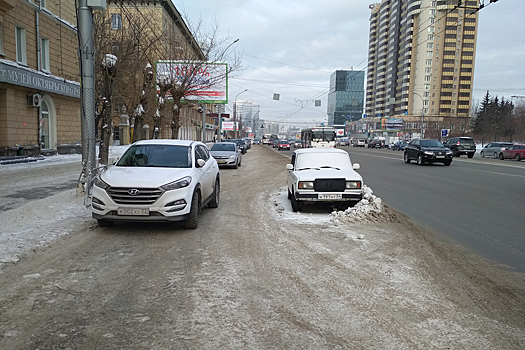 «Я паркуюсь как чудак»: LADA посреди магистрали