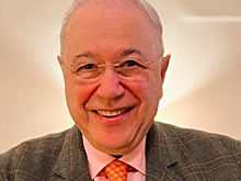 Это все молодая жена! Евгения Петросяна называют настоящим модником