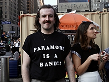 «От панка к индюшатине!»: Вокалист группы «Слот» о Grammy группы Paramore