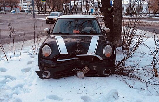 Пока папа спал: в Тюмени школьницы угнали автомобиль