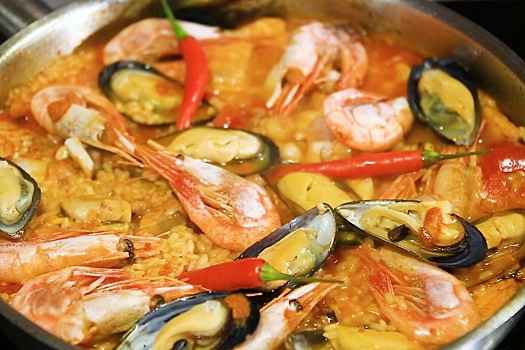 Рецепты и советы: готовим на сковороде испанский плов с морепродуктами и овощами