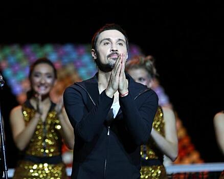 Челябинский Айболит подарил Диме Билану плюшевого тигра