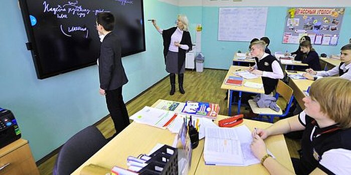 Эксперт прокомментировал инициативу изменить систему оплаты труда учителей