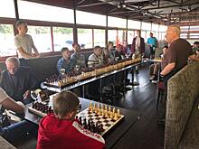 В ТРЦ «Макси» сегодня проходит турнир с международным мастером по шахматам Евгением Касьяновым