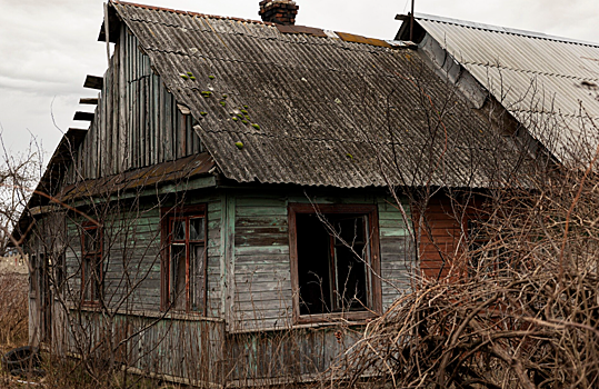 Новосибирцы годами ютятся в 78-летнем бараке — Бастрыкин приказал разобраться