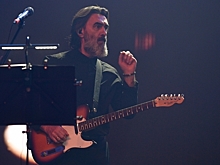 «В космос без скафандра!»: Концерт Бутусова в Питере затмил московский детектив Чижа