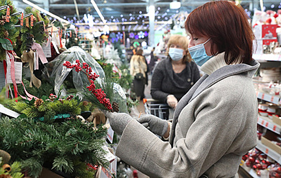 Россияне назвали ожидаемый размер новогодней премии
