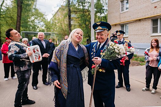 В канун Дня Победы сотрудники ЦОК ВКС приехали к ветеранам Великой Отечественной войны и поздравили с наступающим праздником