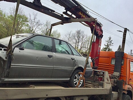 Нижегородцам объяснили, как убрать брошенное авто с придомовой территории