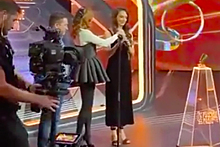 Певица МакSим вывела спасавших ее в московской клинике врачей на сцену