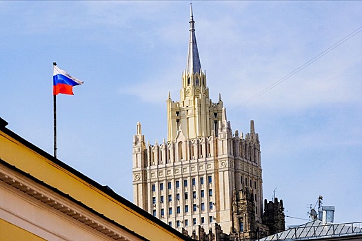 Экс-атташе Британии в РФ назвал ошибкой высылку своего российского коллеги из Лондона