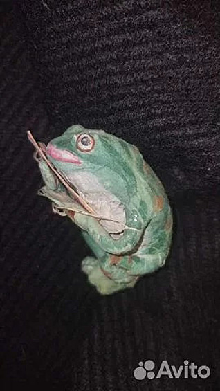 Довоенная ватная елочная игрушка "Лягушка с газетой" - 25.000 рублей