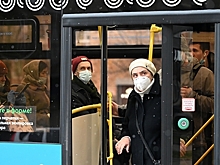 Названо количество носящих маски в транспорте россиян