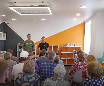 Актёры Дмитрий Харатьян и Михаил Мамаев навестили курян в тульских ПВР