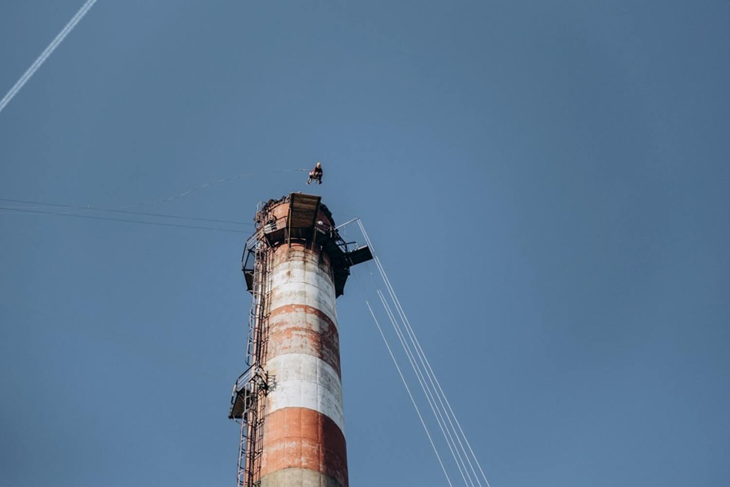 Женщина разбилась во время роупджампинга