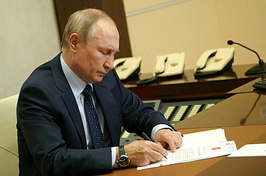 Путин разрешил совершать сделки с акциями "Русснефти"